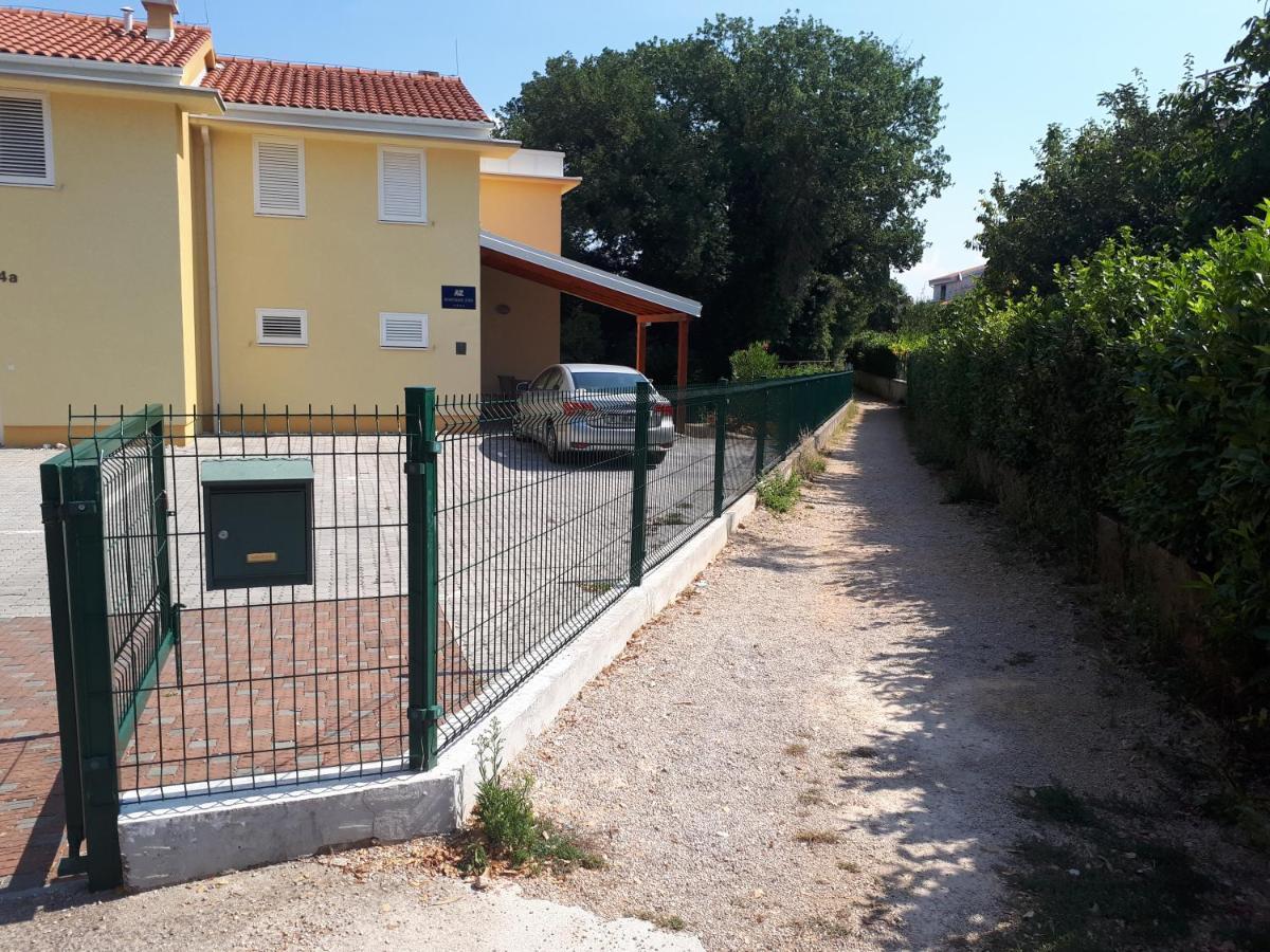 Apartment Betty Malinska Exterior photo